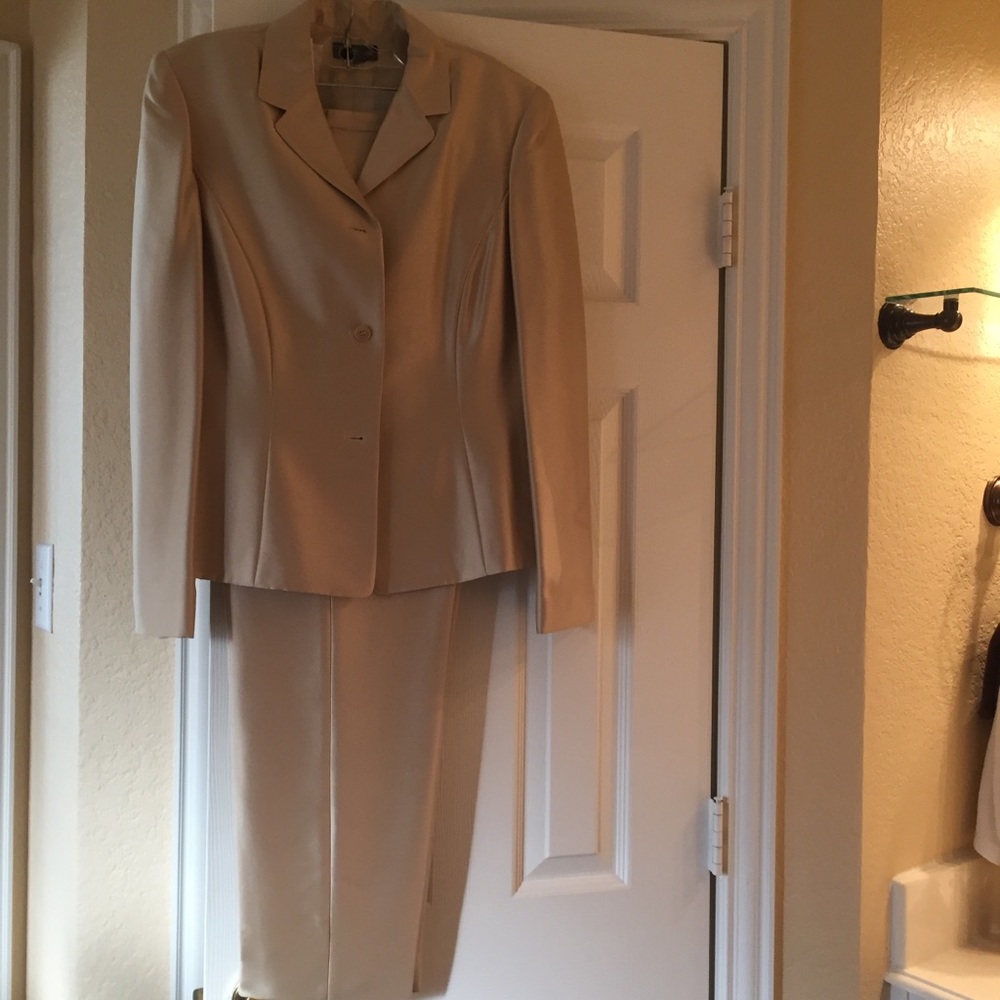 Women suit